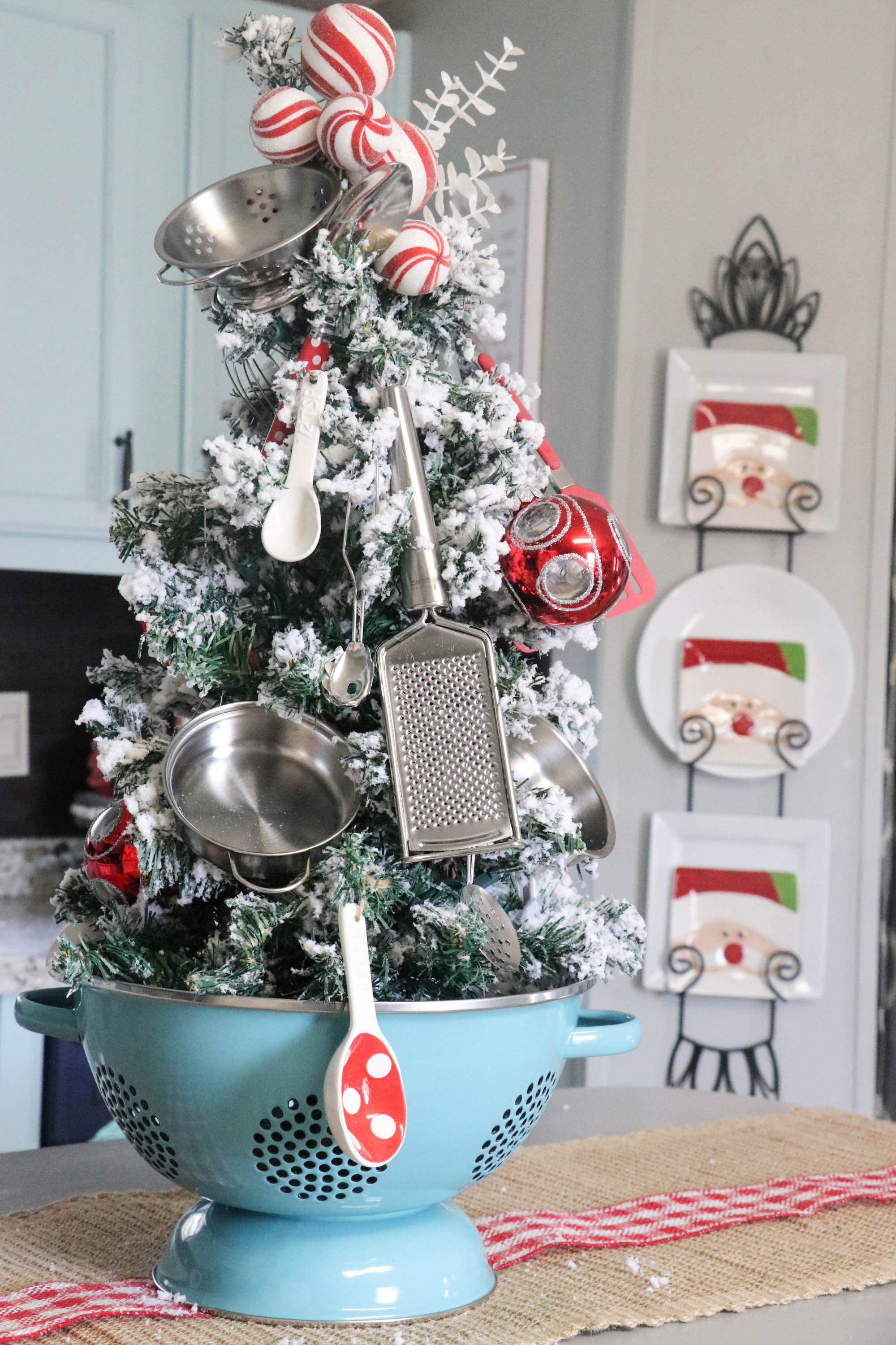 https://www.re-fabbed.com/wp-content/uploads/2017/11/kitchen_christmas_tree7.jpg