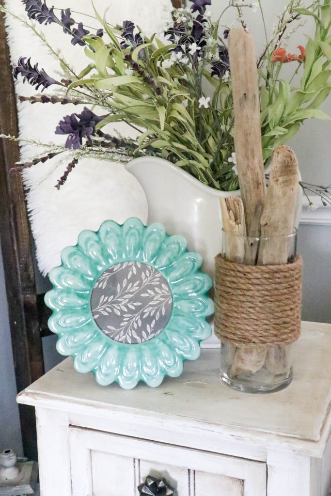 DIY Dollar Tree Rope Vase - A Nautical DIY you are sure to love