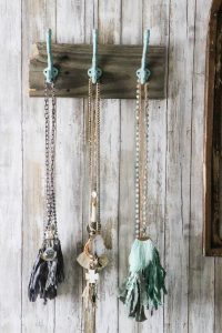 Super easy DIY scrap wood jewelry holder!