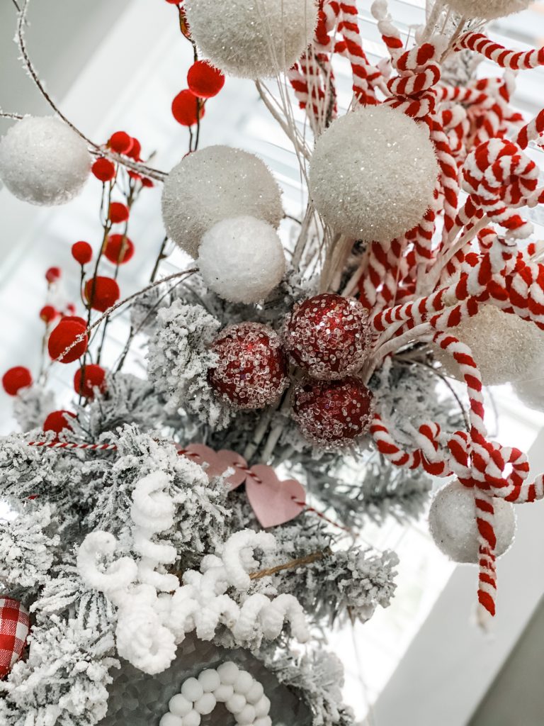 how to decorate a red and white christmas tree - Re-Fabbed