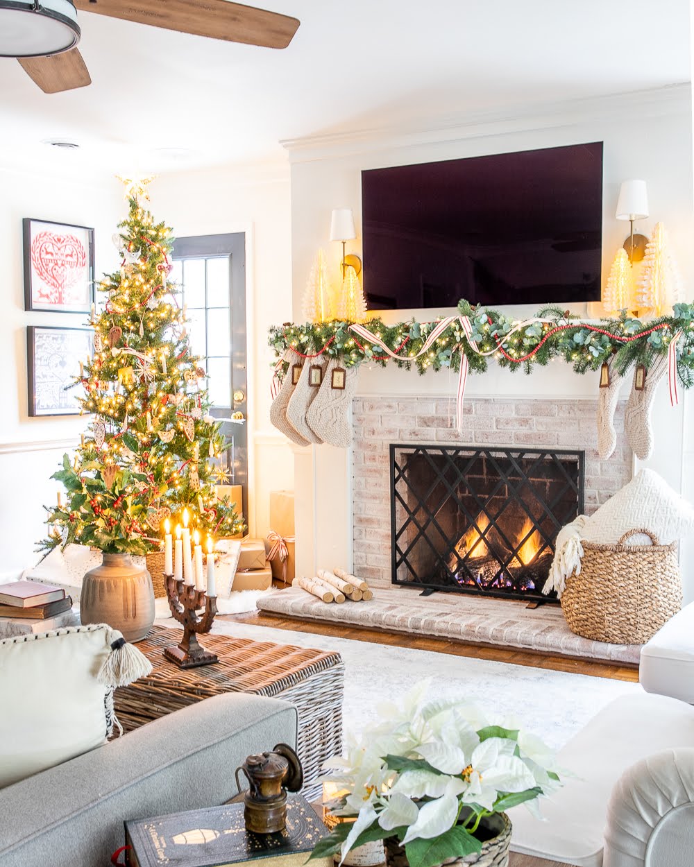 Christmas mantel inspiration - Re-Fabbed