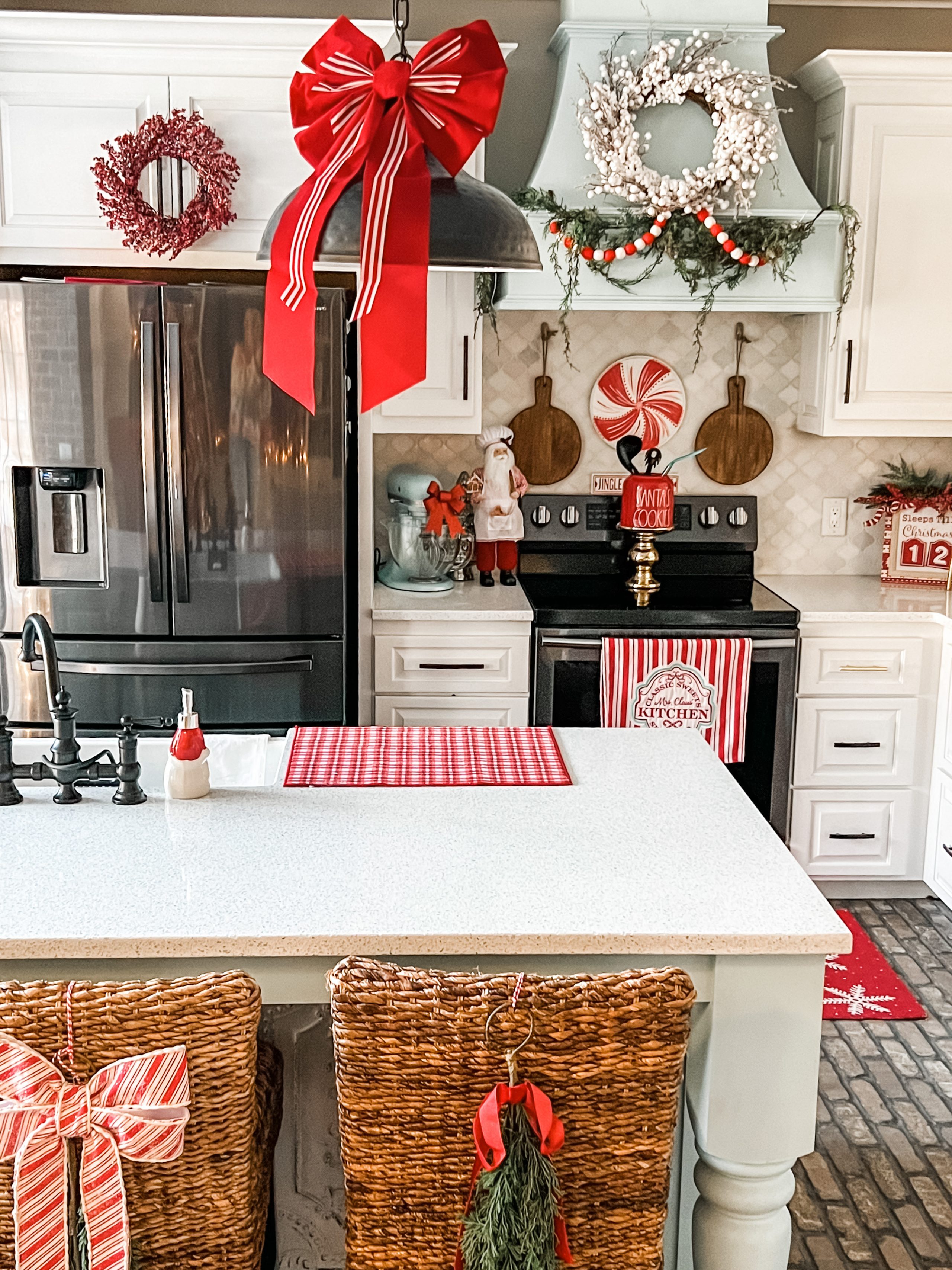 how to decorate a kitchen for christmas - Re-Fabbed