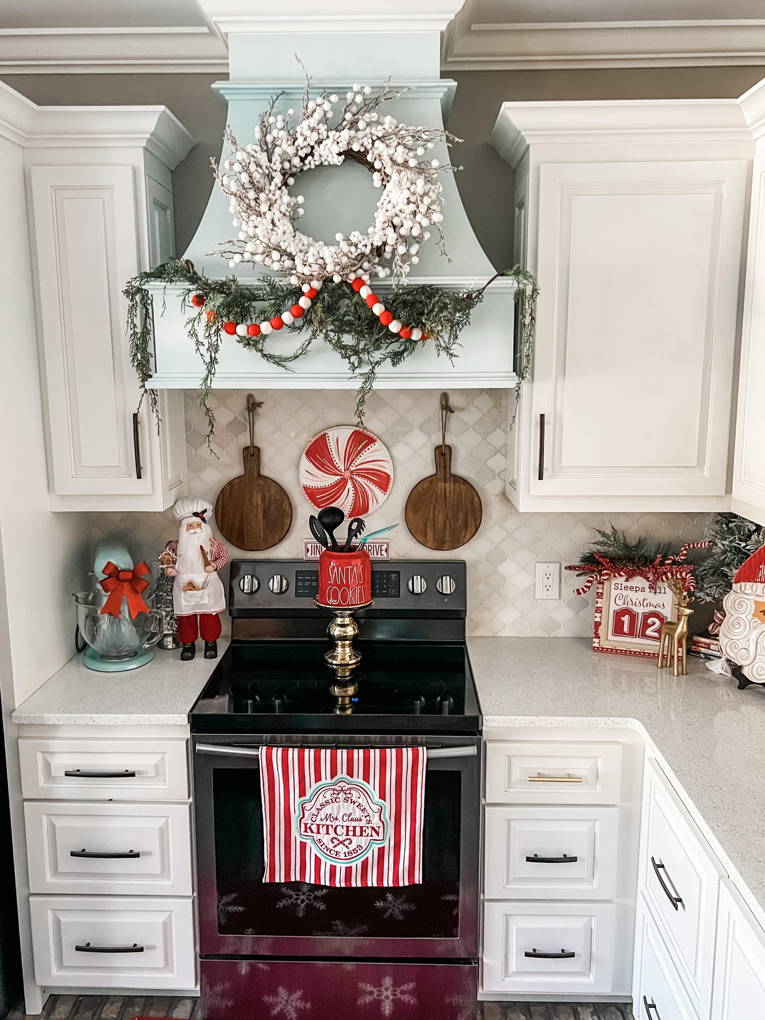 how to decorate a kitchen for christmas - Re-Fabbed