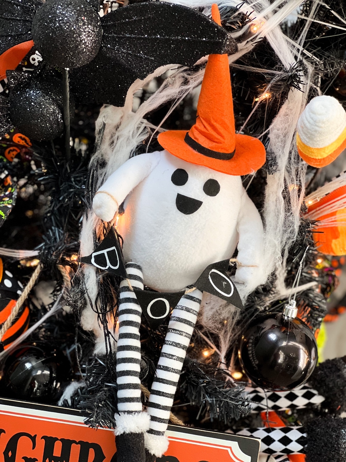 how to decorate a tree for halloween - Re-Fabbed