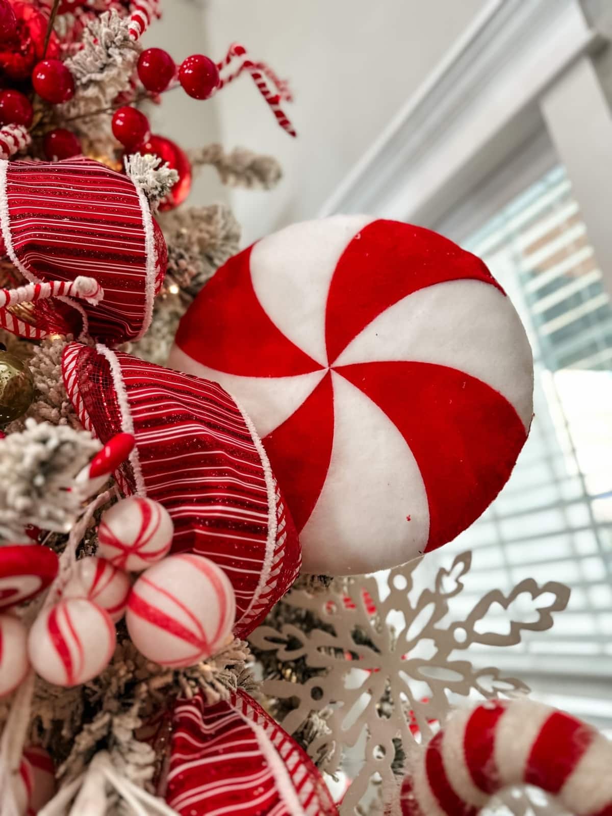 red and white christmas tree with gingerbread - Re-Fabbed