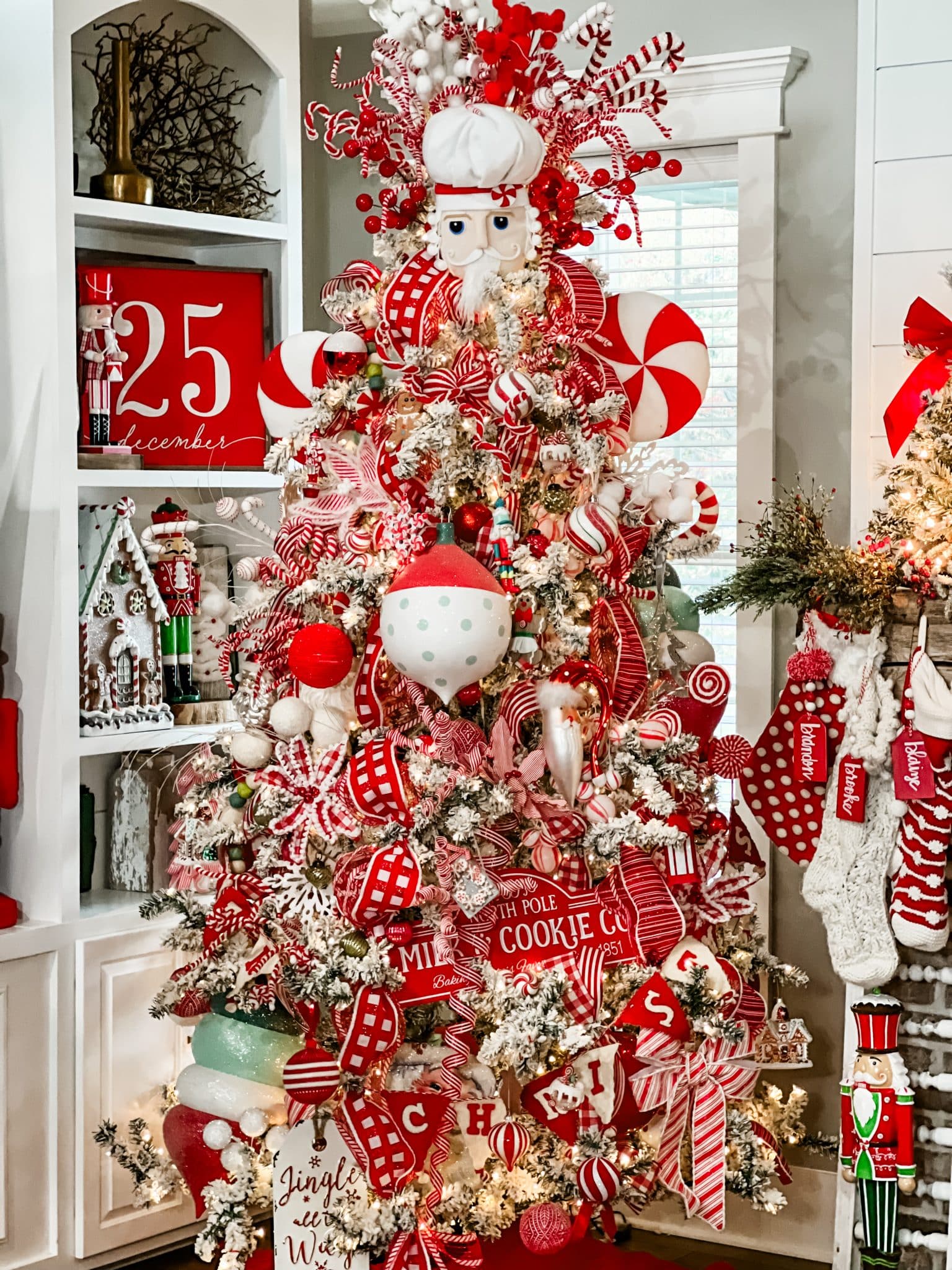 White and Red Christmas Decoration and Trends 2020,Christmas Tree