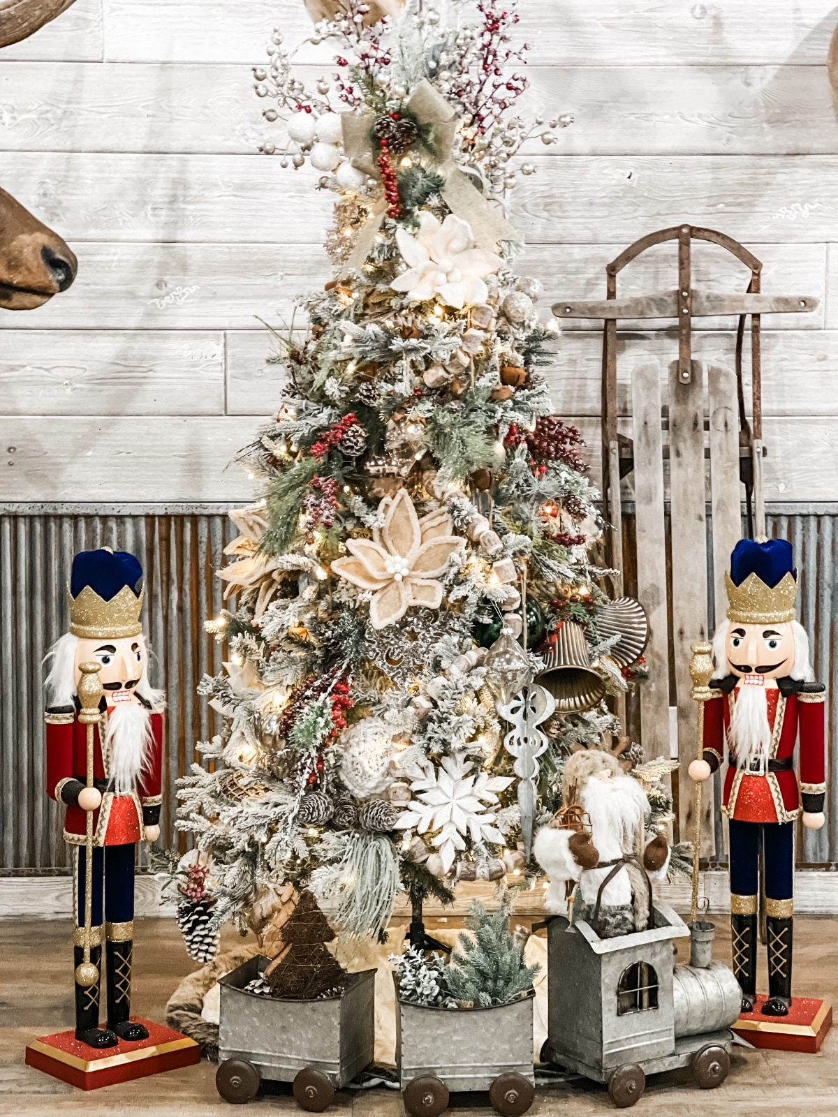 rustic themed christmas tree inspiration - Re-Fabbed